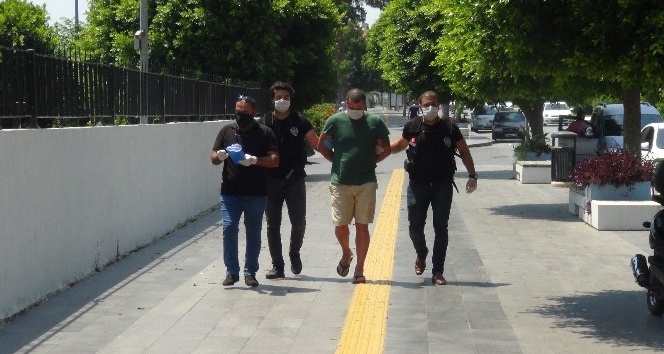 Antalya’da kargo yoluyla uyuşturucu hap sevkiyatı polise takıldı