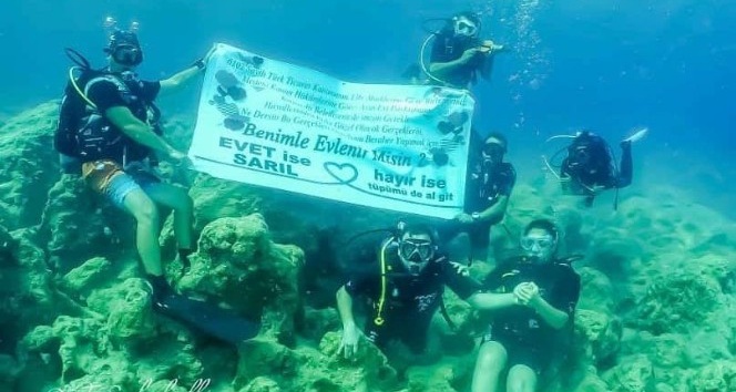 Kaş’ta su altında evlilik teklifi