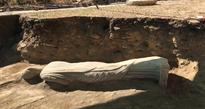 Perge Antik Kenti’nde kadın heykeli bulundu