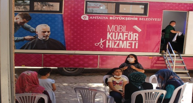 Mobil kuaför tırı Elmalı’da 331 vatandaşa hizmet verdi