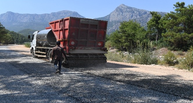 Konyaaltı Belediyesinden, kırsal mahallelere yol çalışması