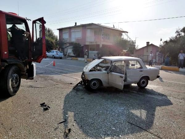 Antalya’da midibüs ile otomobil çarpıştı: 1 ölü, 1 yaralı