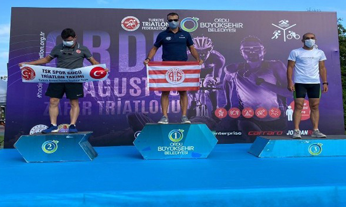 Triatlon sporcusu Bahadır Tama’ya altın madalya