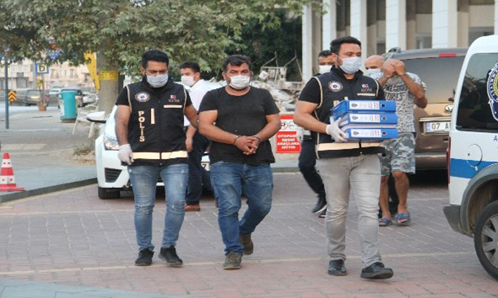 İstanbul ve Kocaeli’nden 32 araç çalan 2 şüpheli Antalya’da yakalandı