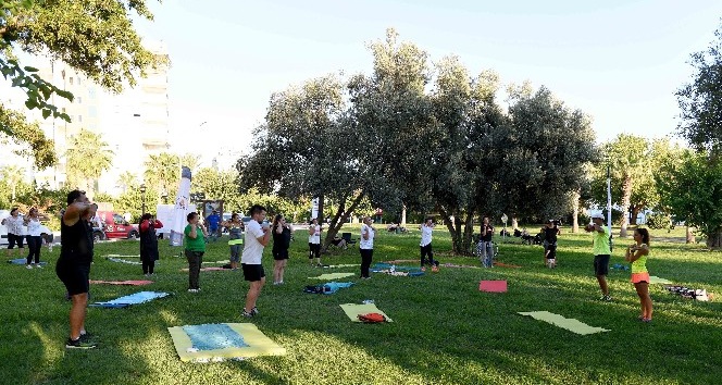 Muratpaşa’da gün batımında spor