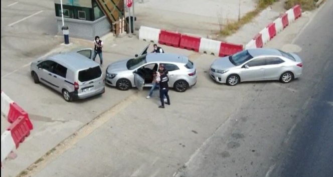 Antalya’ya uyuşturucu sokmaya çalışan şüpheliler böyle yakalandı