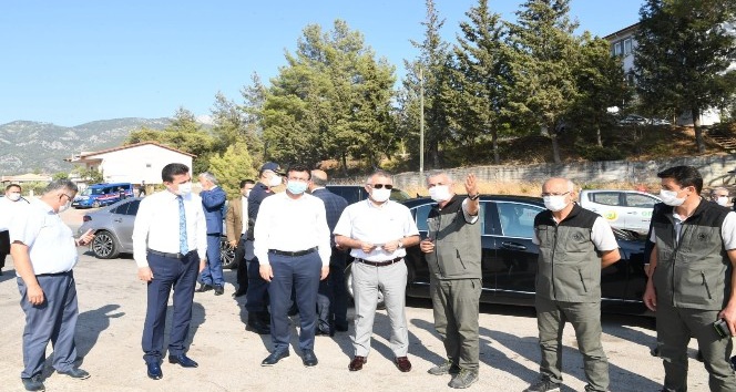 Vali Yazıcı, Adrasan’da yanan ormanlık alanı inceledi