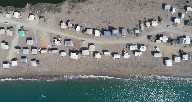 Pandemi, beş yıldızlı otellere komşu ‘Çardak Beach’ tatili sezonunu da uzattı
