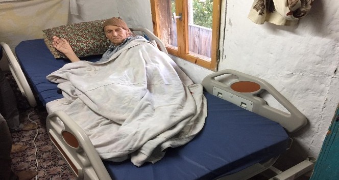 Kaş Belediyesinden hasta yatağı ve tekerlekli sandalye yardımı