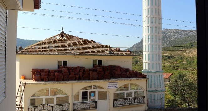İbradı’da cami çatısı onarıldı