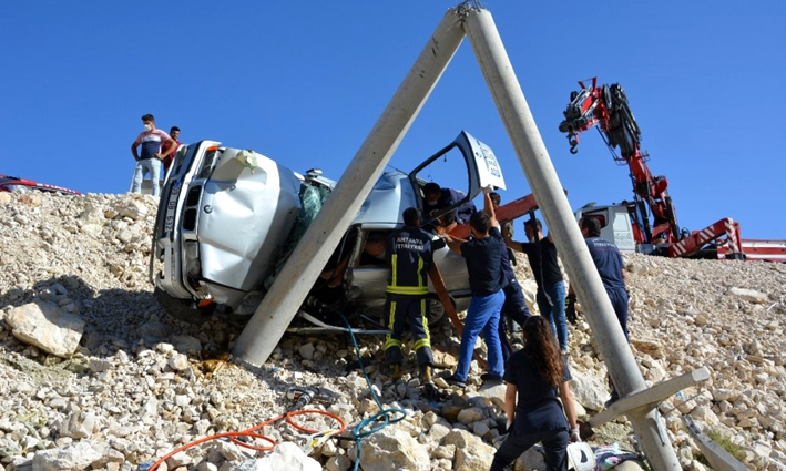 Antalya’da feci kaza: 1 ölü, 2 yaralı