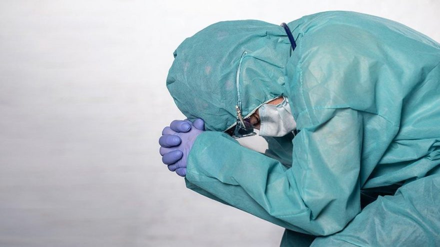 İki sağlık çalışanı daha corona virüsünden hayatını kaybetti