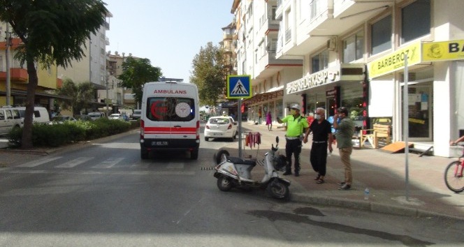 Manavgat’ta otomobil ile motosiklet çarpıştı: 1 yaralı