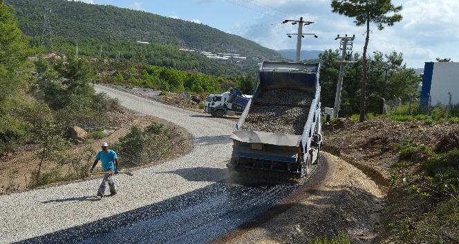 Alanya Demirtaş-Büyükpınar-Yeşilöz yolu asfaltlanıyor