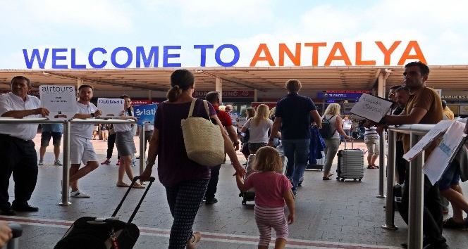 Antalya’ya dün, 18 ülkeden 108 uçakla 45 bin 502 turist geldi