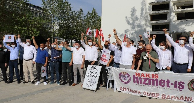 Antalya Büyükşehir Belediyesi önündeki grev, 445 gündür devam ediyor