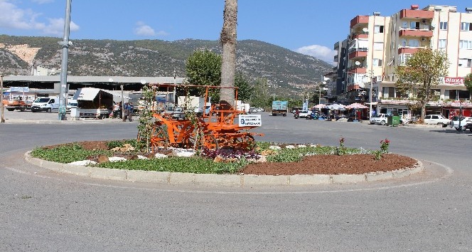 Trafikten men edilen faytonlar, Finike’yi güzelleştirdi