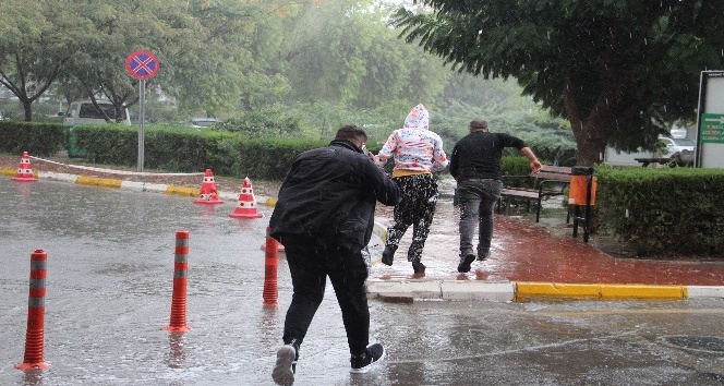 Antalya’da dolu yağışı