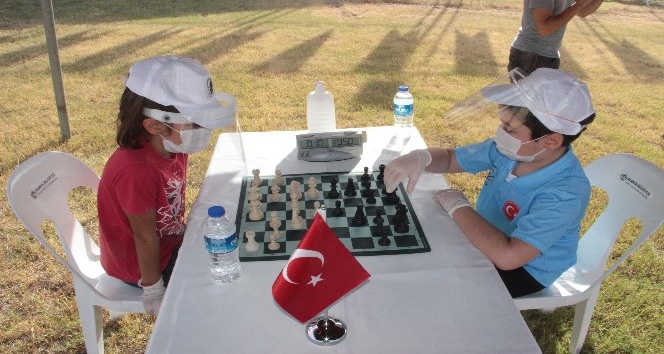 Alanya’da 29 Ekim coşkusu satranç turnuvasıyla başladı