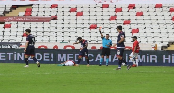 Antalyaspor’a son 2 haftada 3 kırmızı kart
