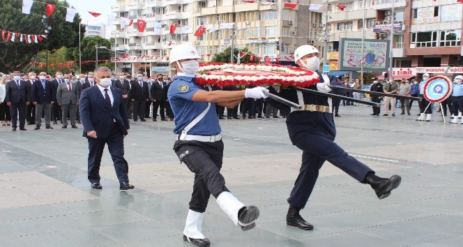 Antalya’da 29 Ekim kutlamaları pandemi kuralları çerçevesinde başladı