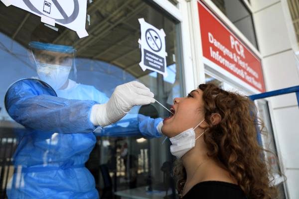 Antalya’da 3 ayda 150 bin yurt dışı yolcusuna koronavirüs testi yapıldı
