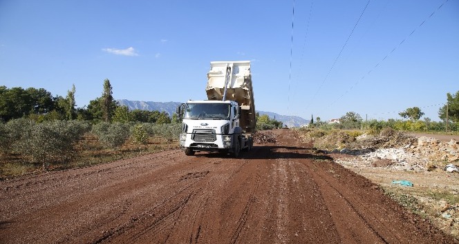 Döşemealtı’nda yol çalışmalarına yeniden start verildi