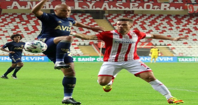 Alman yıldız Podolski’nin golleri Antalyaspor’a yetmedi