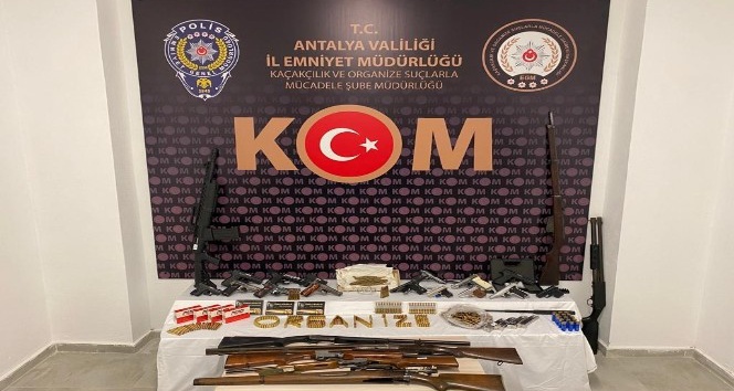 Antalya’da silah kaçakçılarına operasyon: 10 gözaltı