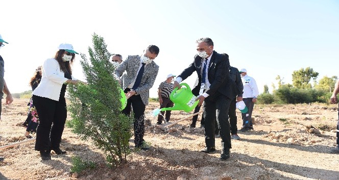 Muratpaşa’da fidanlar toprakla buluştu