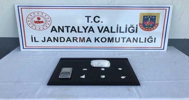 Uyuşturucu çeyiz sandığından çıktı