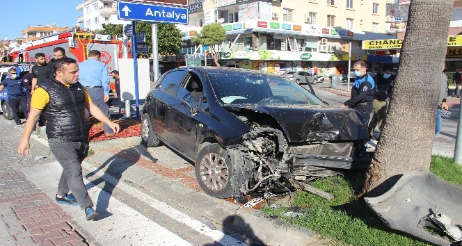 Alanya Kestelsporlu futbolcu kaza yaptı: 2 yaralı