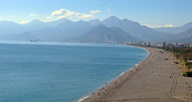 Kısıtlama öncesi dünyaca ünlü sahil turistlere kaldı