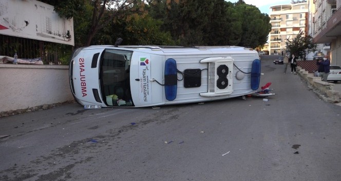 Antalya’da ambulans kazası: 1 hemşire yaralı