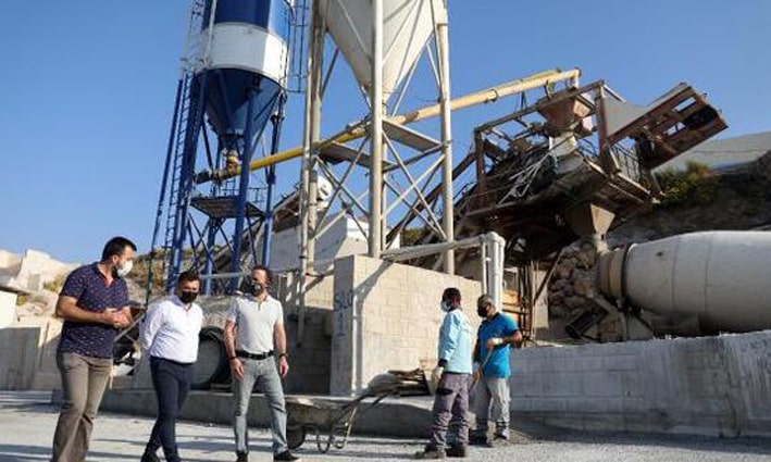 Alanya Belediyesi’nden beton yol atağı