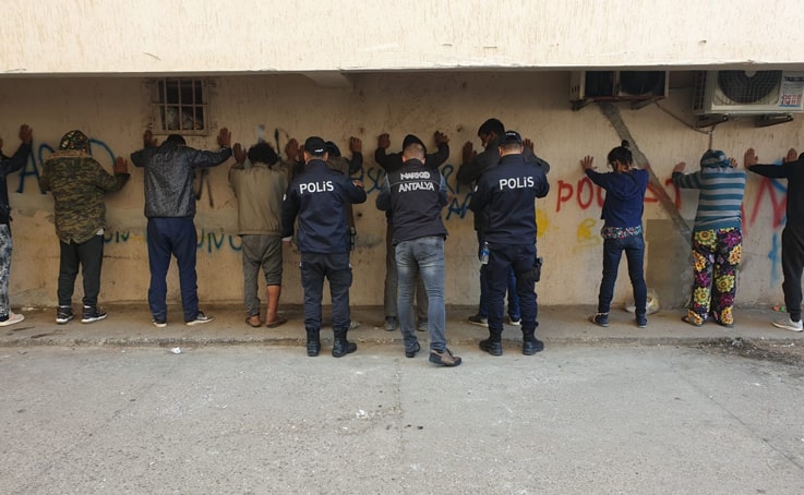 Antalya’da 300 polisle dev uyuşturucu operasyonu