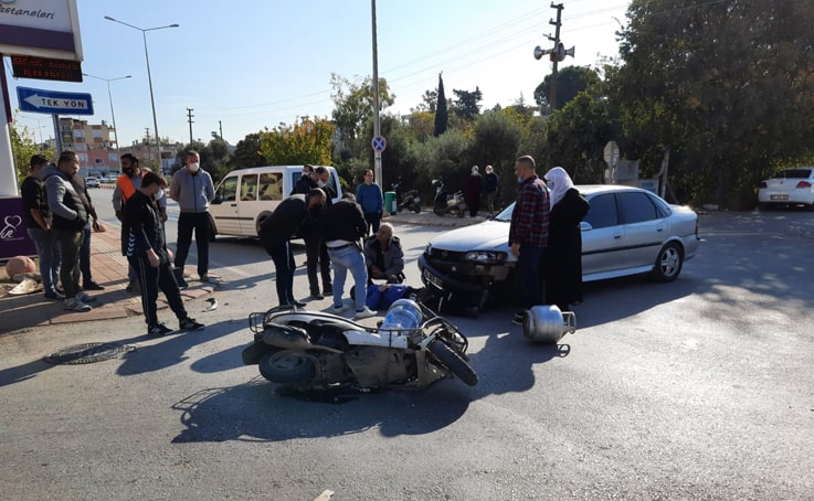 Serik’te otomobille motosiklet çarpıştı: 1 yaralı