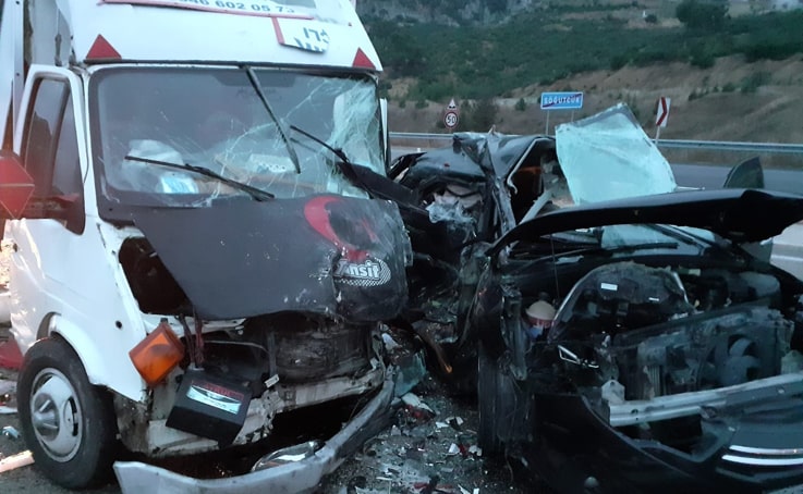 Antalya -Korkuteli yolunda trafik kazası:1 ölü, 4 yaralı
