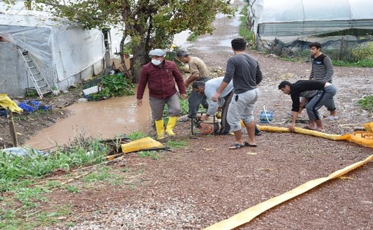 Kumluca aşırı yağmur sele sebep oldu