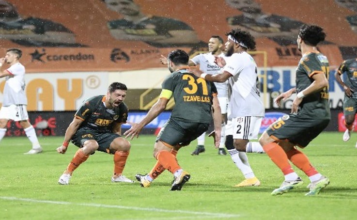 Alanyaspor liderliği perçinledi