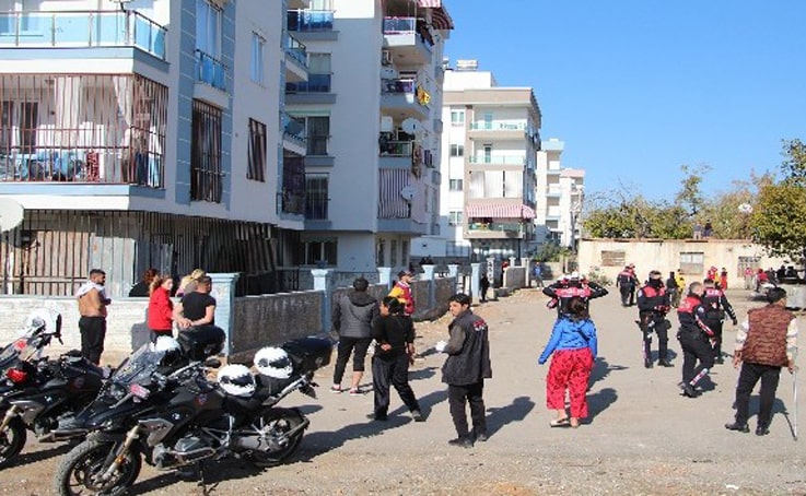 Antalya’da iki aile arasında pompalı tüfekli kavga: 3 yaralı, 3 gözaltı