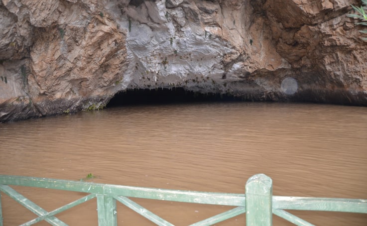 Sel suları dünyaca ünlü Altınbeşik Mağarasının girişini kapattı