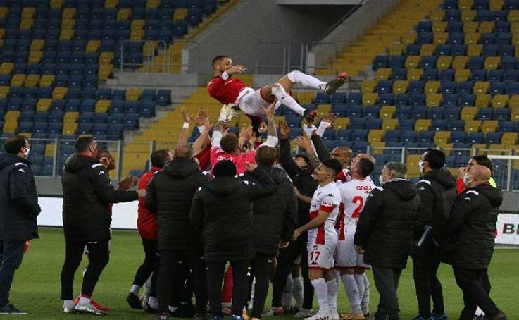 Antalyaspor’da Sidney Sam’dan 5 puanlık katkı