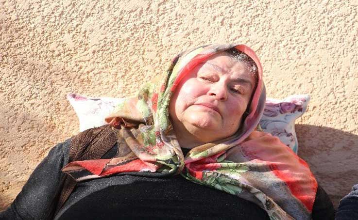 Antalya’da evi yanan yaşlı kadın fenalık geçirdi