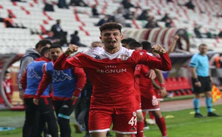 Antalyasporlu Gökdeniz Bayrakdar’tan Beşiktaş’a 2 gol