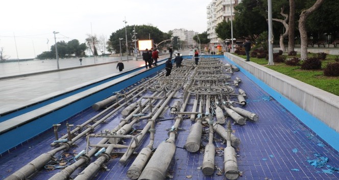 Antalya’da dev süs havuzunun fıskiyelerini çaldılar