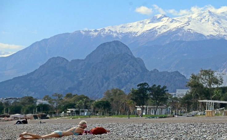 Antalya’da Şubat ayının ortasında kıskandıran görüntüler