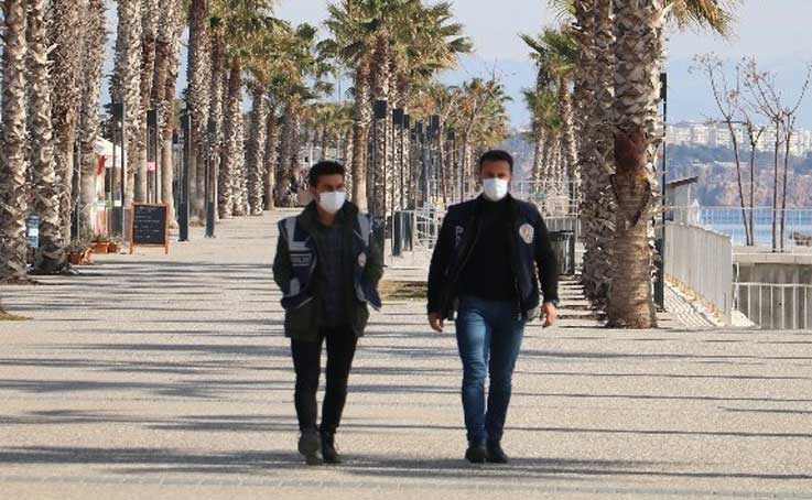 Antalya’da sokağa çıkma yasağını delenlere ceza yağdı