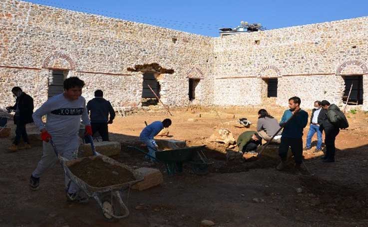 Alanya Gülevşen Camii’nde zemin kazısı devam ediyor