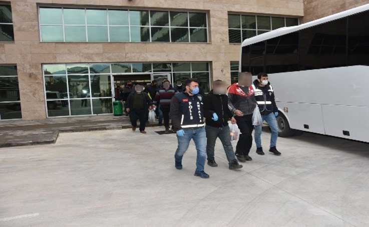 Antalya’da eş zamanlı operasyonda aranan 37 kişi yakalandı
